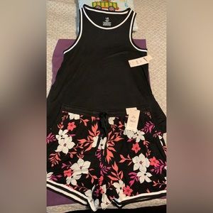 Secret Treasures Women’s sleep set black sleeveless top and floral shorts size M